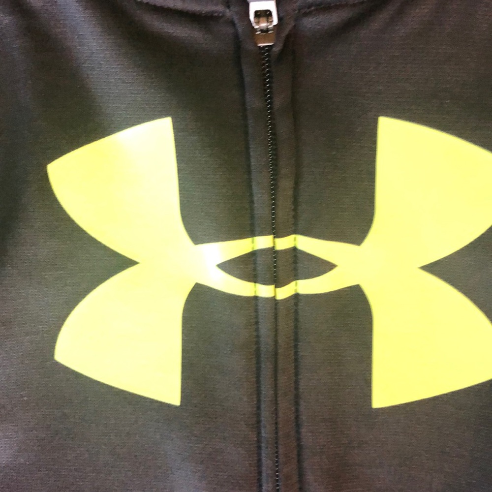 NWT!! 2T. UA Big Logo camo sleeves print hoodie - Picture 3 of 5